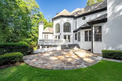 Image de Near Airport 9 bedroom + 2 Dens with Pool, Movie Theater, Gym, Small wedding