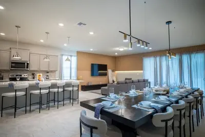 Image de New! 8br luxury near Disney, pool & themed rooms