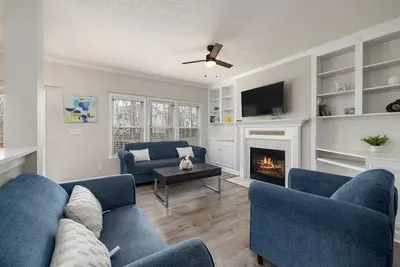 Image de Prime Location Nc State & Downtown King Suite 3bth\n