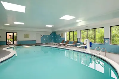 Image de Enjoy the Perks! 2 Pet-friendly Units, Free Breakfast & Parking, Indoor Pool!
