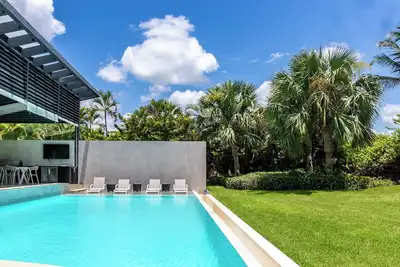 Image de 1 Golf Cart & Cook Included, Villa w/ Hot Jacuzzi