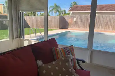 Image de Spacious, upscale home w/pool. Minutes from beach!