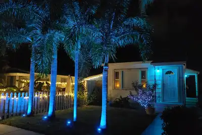 Image de Tropical Get-A-Way in charming and serene Lake Worth Beach!