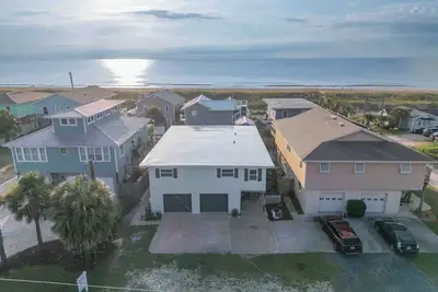 Image de North Fletcher Beach Bungalow | 4 Br & Pet Friendly