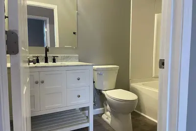 Image de Charming second story 2-bedroom apartment in Millstadt with WiFi and Ac