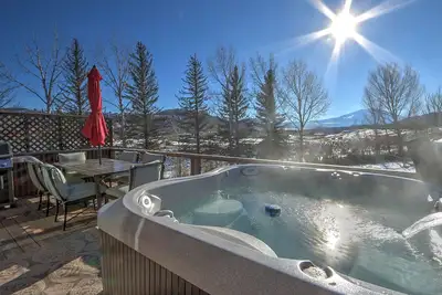 Image de Hot Tub with Amazing Views, Game Room, Family Friendly, Central Location