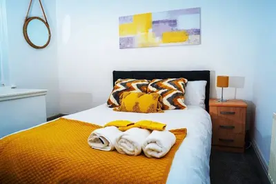 Image de The Highfield Villa, Northampton Centre, Sleeps 10
