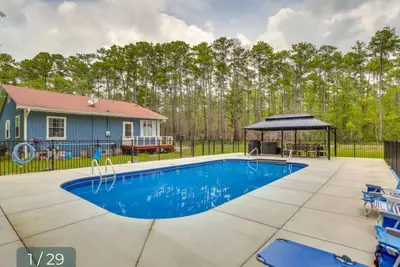 Image de Spacious 3 bedroom house in Little River. WiFi, Ac, pool near Cherry Grove beach
