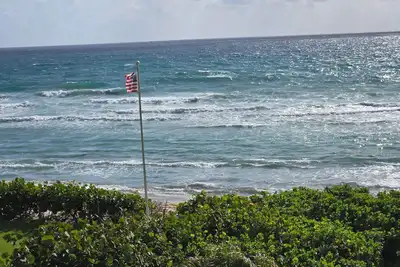 Image de Spacious 2 bed 2bath condo directly on the ocean in beautiful Singer Island, Fl