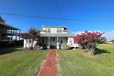 Image de Harkers Island Historic Waterfront Cottage\nEstablished 1912 Gracie’s Landing