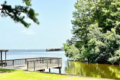 Image de Lakefront Luxury: Commercial Icemachine, Fire Pit, Your Getaway Awaits!