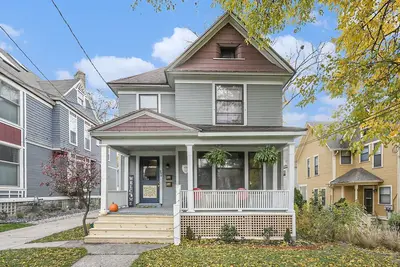 Image de 2 Bedroom Apartment 1st floor in historic district near downtown Grand Rapids!