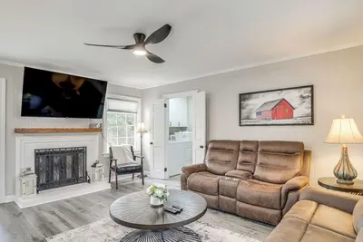 Image de Wilmington Getaway w/ Fire Pit, 8 Mi to Beaches!