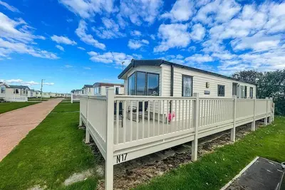 Image de Superb caravan with decking at Skipsea Sands Holiday Park ref 41017nf