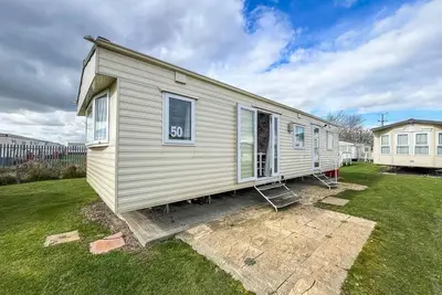 Image de Lovely 4 berth caravan at St Osyth Beach Holiday Park ref 28050cw