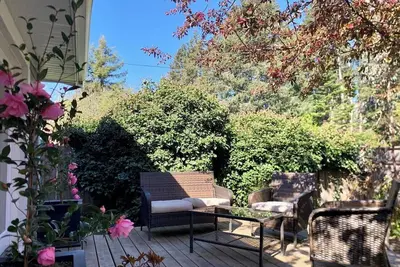 Image de Cute & cozy Salt Spring Island cottage. 5 min walk to town & park trails.