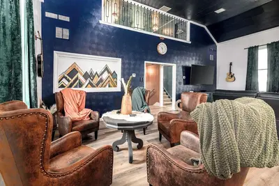 Image de Spacious Retreat in Auburn with game area and large family entertaining