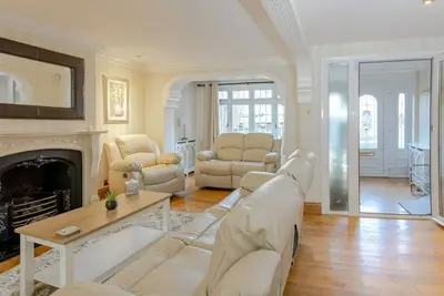 Image de Spacious, clean & comfy 3 bed semi-detached house,