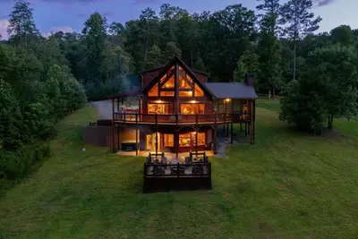 Image de River Front! Pool Table! Riverfront Fire Pit! Hot Tub! BlueRidgeScenicRailway!