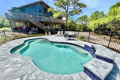 Image de This coastal St. George Island home offers the perfect island retreat for your dream vacation.