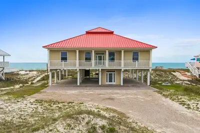 Image de Lowered Rates! -Beachfront, Pet Friendly, Hot Tub 4br