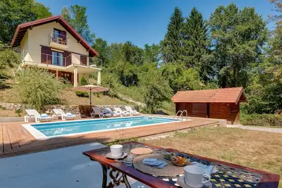 Image de Belle maison de 2 chambres à Koranski.