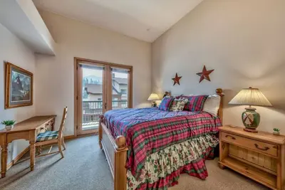 Image de Loft Retreat | Ski-in/out Access | Fireplace