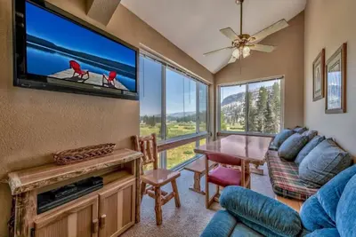Image de Central Location, 1br + Loft Condo | Nearby Lifts