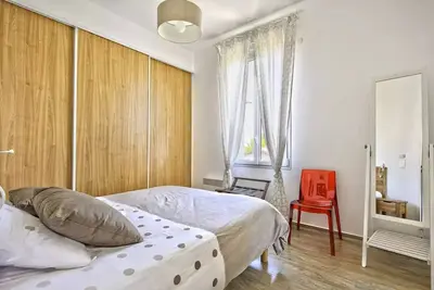 Arcachon, Basilique Notre-Dame – A 200 M De La Plage!