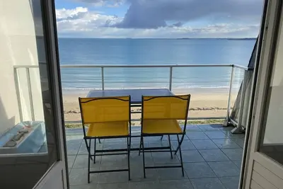 Image de Agréable appartement face à la grande plage de Saint Cast, pleine vue mer.