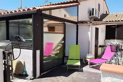 Image de Superbe pavillon de vacances climatisé avec piscine collective -6cyc62