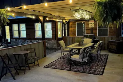 Image de 3-br Ellijay cabin w\/ hot tub, outdoor shower, sunset views, & party porch