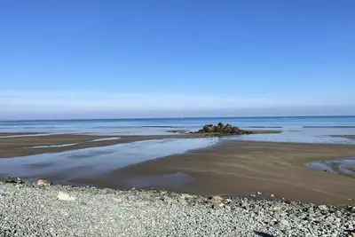 Image de 491 - Maison unique, les pieds dans l'eau, le long de la plage de Saint-Pabu