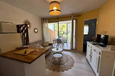 Image de Appartement T2 Cabine Ă 200m de la plage Ă Saint Pierre la mer 4oliv70