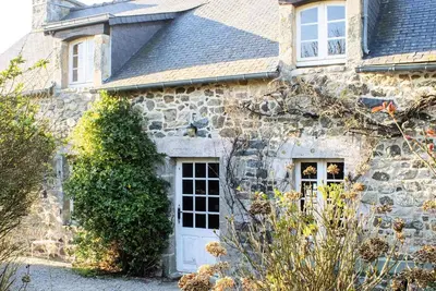 212 -Maison de caractère 10p entre Erquy et Frehel