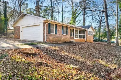 Image de 4-Bedroom Home in Quiet Neighborhood | Stonecrest