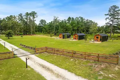 Image de Entire Farm Retreat Nearby Springs with 3 Cabins