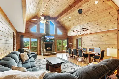 Image de Upscale Mountain Cabin with Great Views