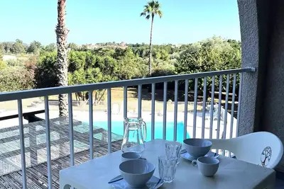 Image de Studio mit Pool Saint Florent - Flo134