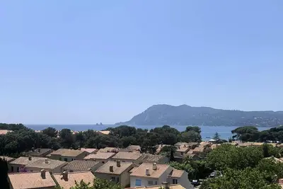 Image de Studio refait à neuf, vue mer, proche des plages et des commerces. . .