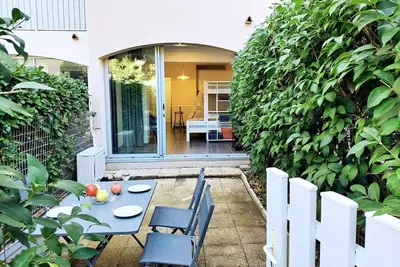 Image de Jardin, terrasse, climatisation, à 5 minutes à pied des plages, commerces et animations