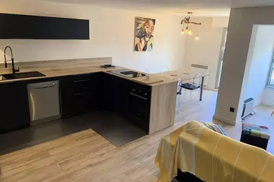 Image de Duplex am Hafen von Brusc, Strand, Embarcadere, Geschäfte zu Fuß