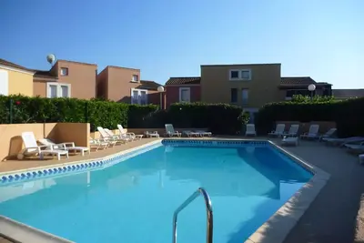 Image de Résidence avec piscine, terrain de tennis et de pétanque
