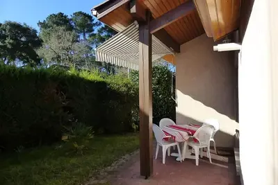 Image de Capbreton. Résidence Le Bosquet Aux Ecureuils. Villa avec piscine en copropriété