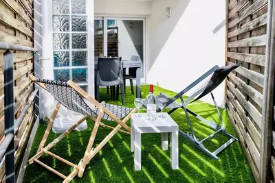 Image de Capbreton Résidence du Centre. Joli studio rénové avec coin nuit terrasse et parking privé