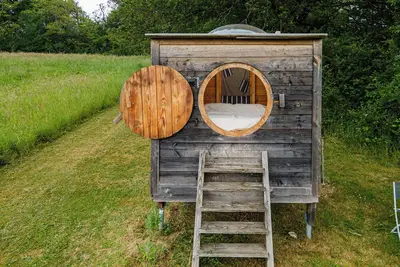 Image de Null 'Cabane Aux Étoiles' avec terrasse partagée et jardin privé