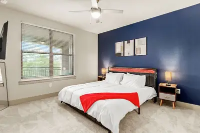Image de Stylish Lux 2br Condo - Pool, Balcony, Parking