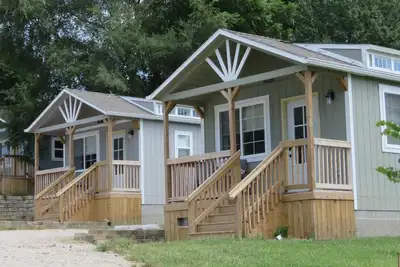 Image de Cozy cabin 2 in wonderful Nebraska City with WiFi, Ac