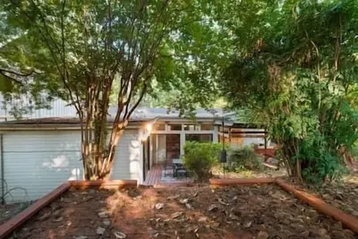 Image de 3-Bed 2. 5-Bath Pet Friendly Atlanta Buckhead Home