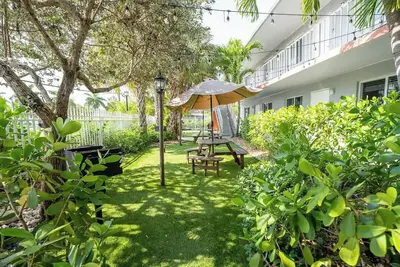 Image de Spacious 2-Bedroom Apt near Beaches, Dining & Shops